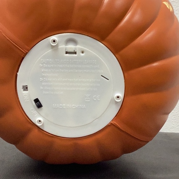 Donald trump illuminated carved pumpkin - Picture 7 of 7